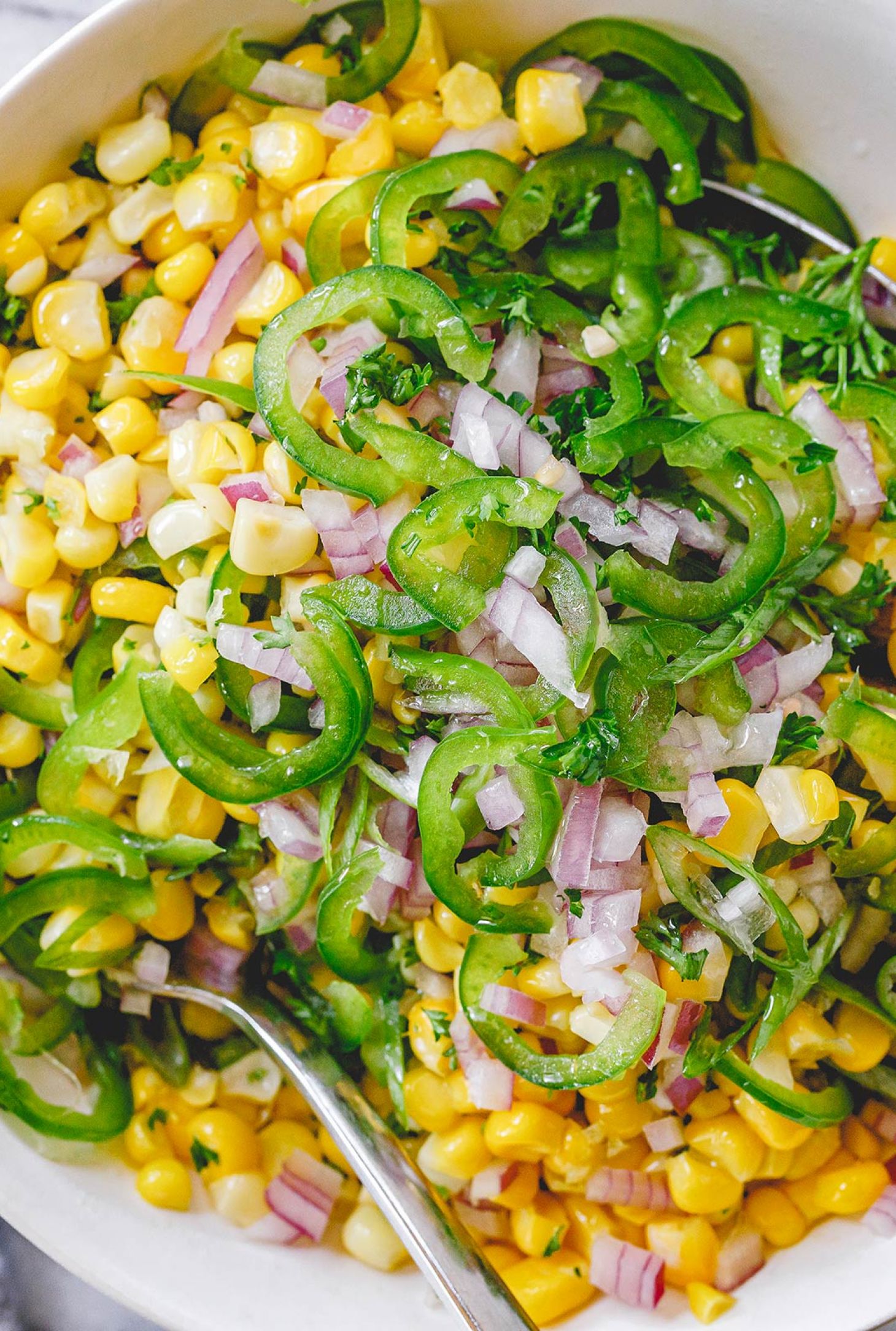 Grilled Butter Corn Salad with Jalapeño - #recipe by #eatwell101 - https://www.eatwell101.com/grilled-corn-salad-recipe