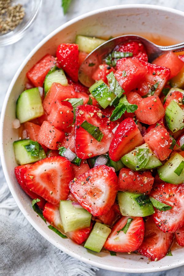Cucumber Strawberry Salad - #recipe by #eatwell101 - https://www.eatwell101.com/cucumber-strawberry-salad-recipe