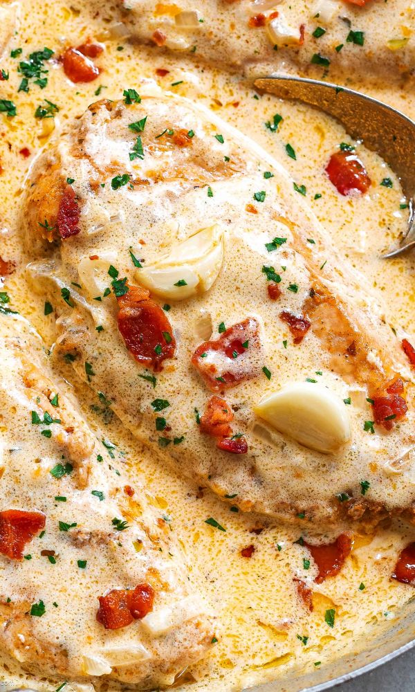Creamy Garlic Chicken Breast with Crispy Bacon