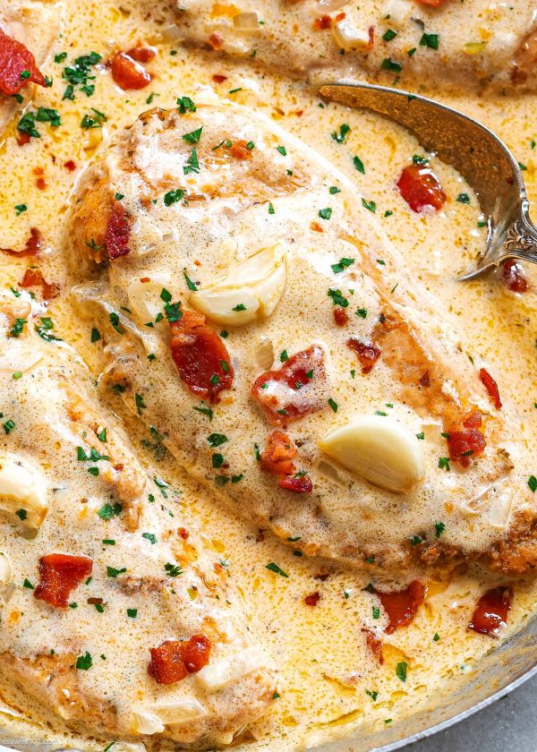 Creamy Garlic Chicken Breast with Crispy Bacon