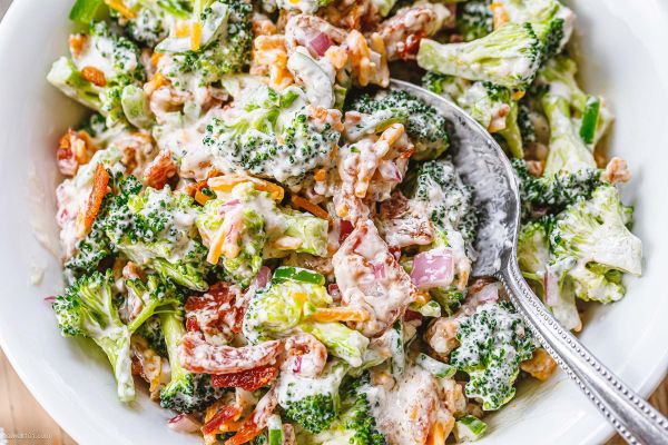 Creamy Broccoli Salad Recipe with Bacon