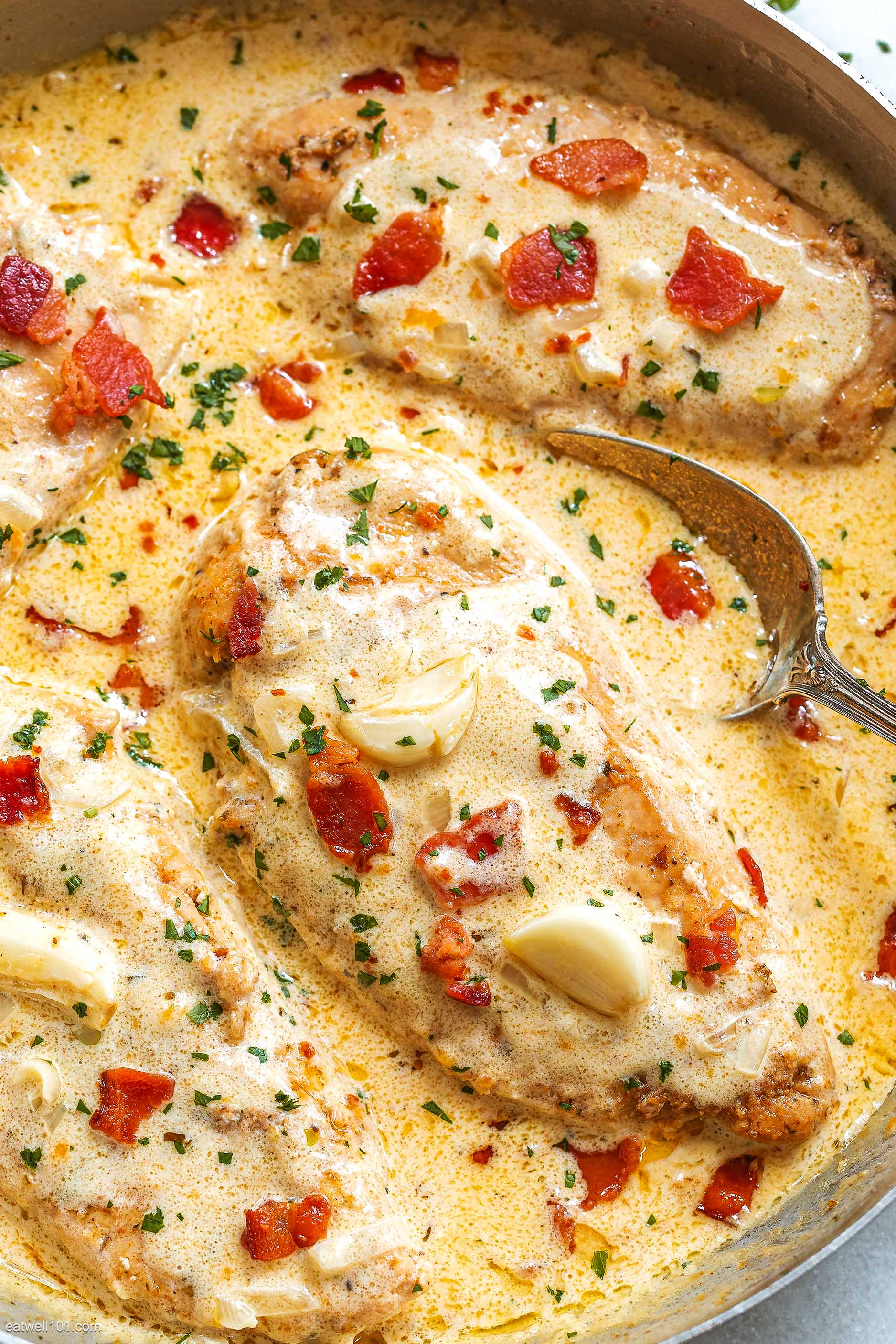 Creamy Garlic Chicken Breasts with Crispy Bacon 1