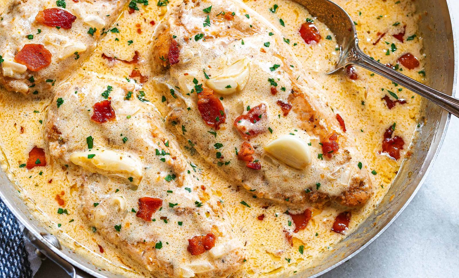 Creamy Garlic Chicken Breasts with Crispy Bacon