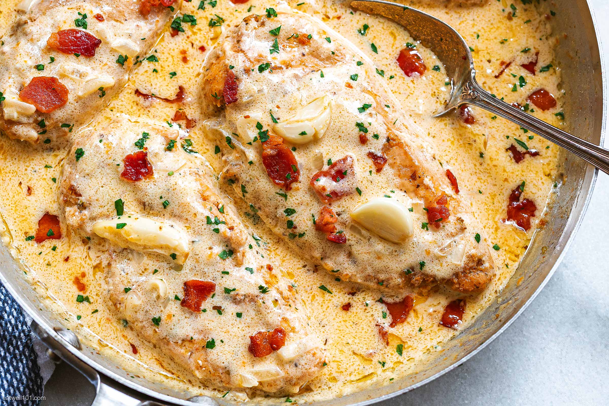 Creamy Garlic Chicken Breast with Crispy Bacon