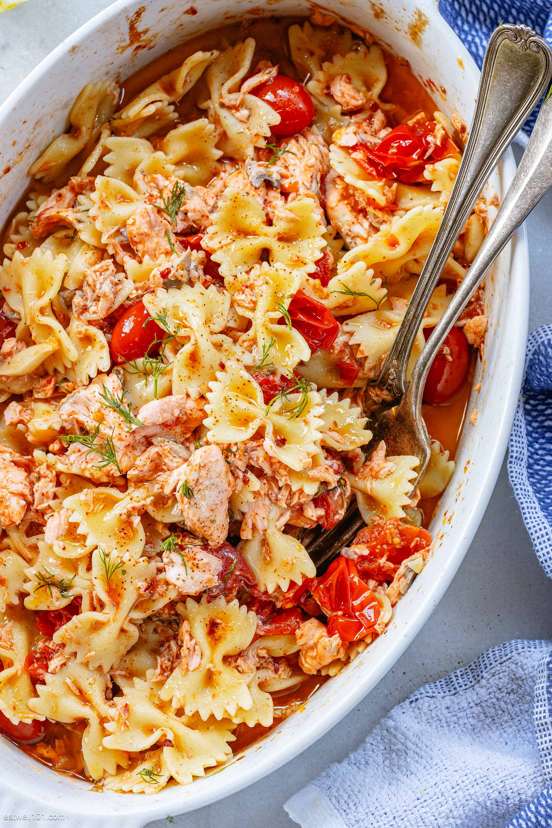 Baked Salmon and Pasta - #recipe by #eatwell101 - https://www.eatwell101.com/baked-salmon-and-pasta-recipe