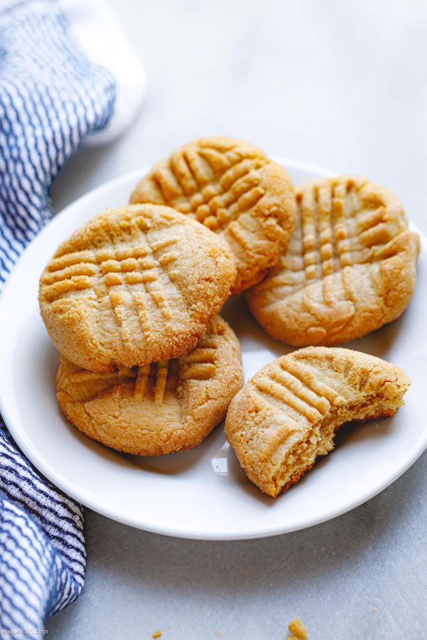 Cream Cheese & Peanut Butter Cookies - #recipe by #eatwell101 - https://www.eatwell101.com/cream-cheese-peanut-butter-cookies-recipe