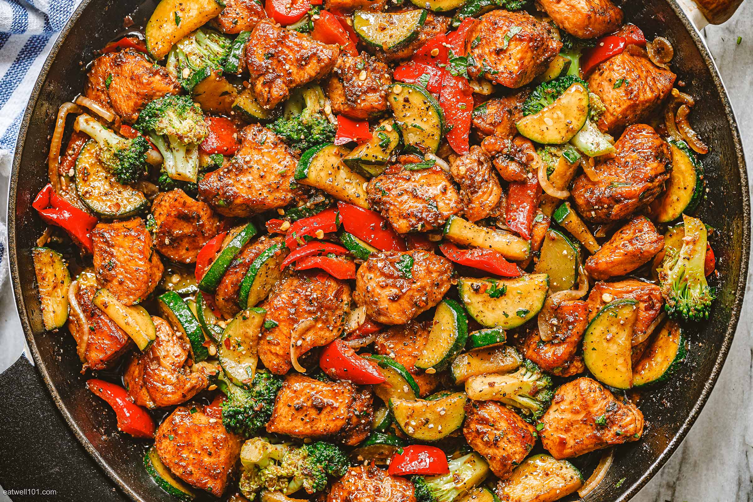 One Pot Chicken and Vegetables Skillet (Healthy & Low Carb)