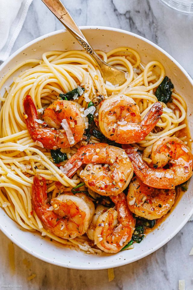 Easy Garlic Shrimp Pasta with Spinach