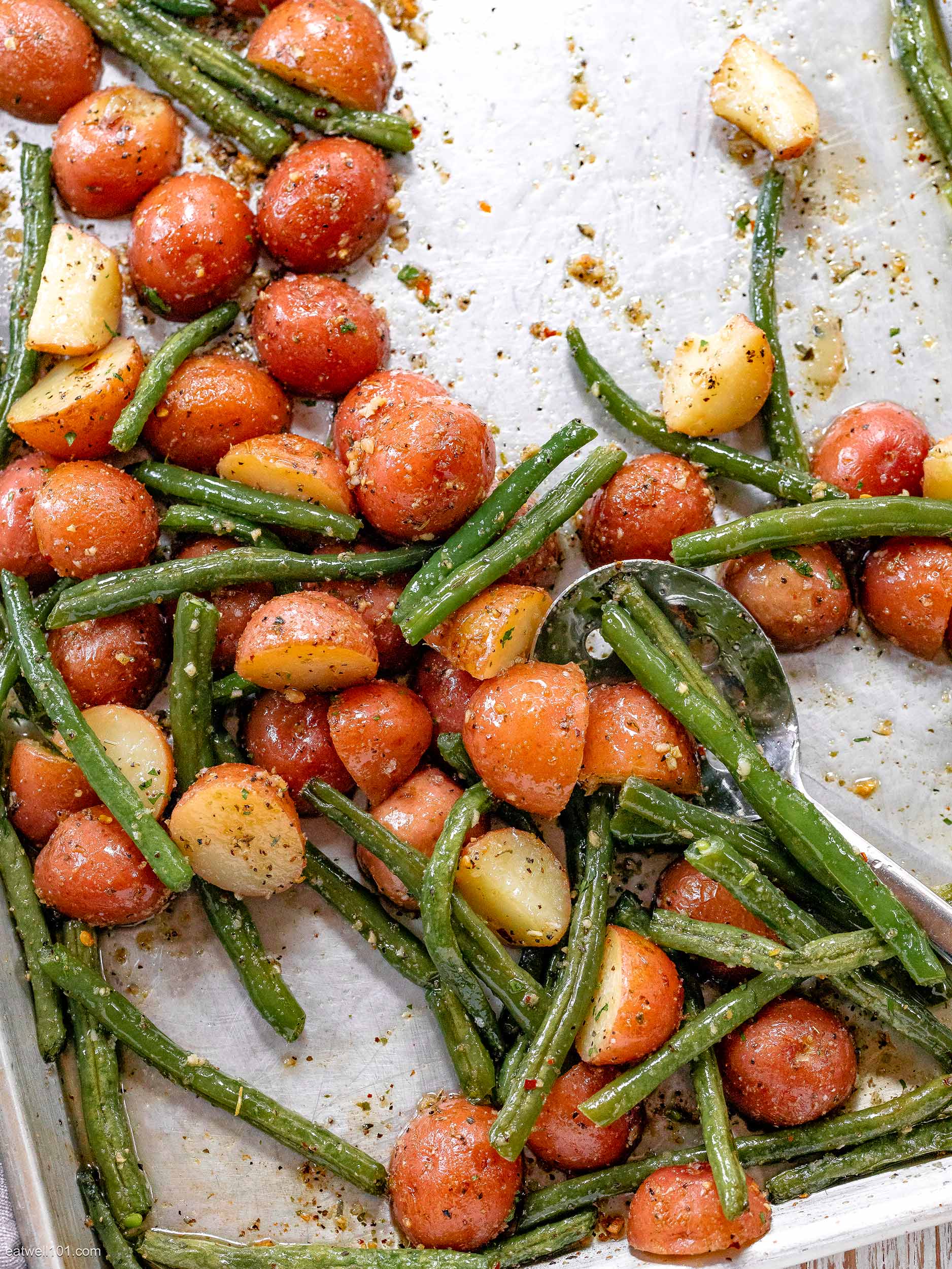 easy roasted green beans and potatoes