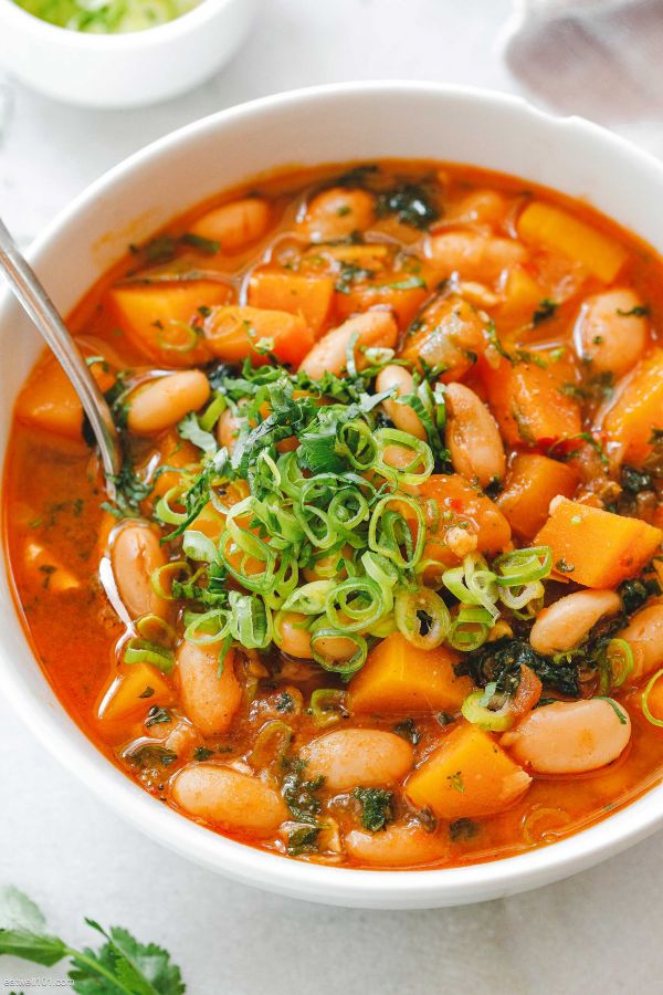 Chili Butternut Squash Soup with White Beans - #recipe by #eatwell101 - https://www.eatwell101.com/chili-butternut-squash-soup-recipe