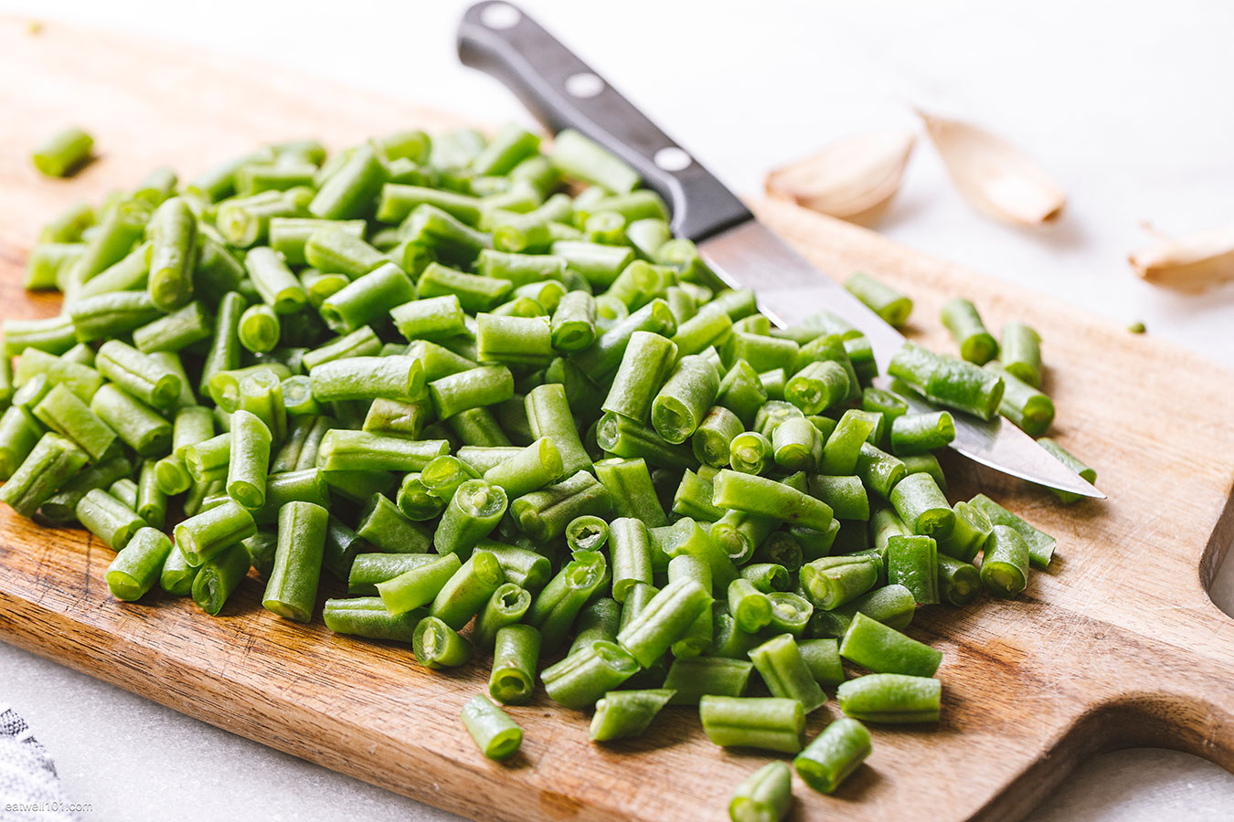 How do you cut and cook green beans