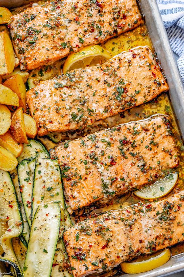 Salmon Sheet Pan Dinner - #recipe by #eatwell101 - https://www.eatwell101.com/salmon-sheet-pan-dinner-recipe