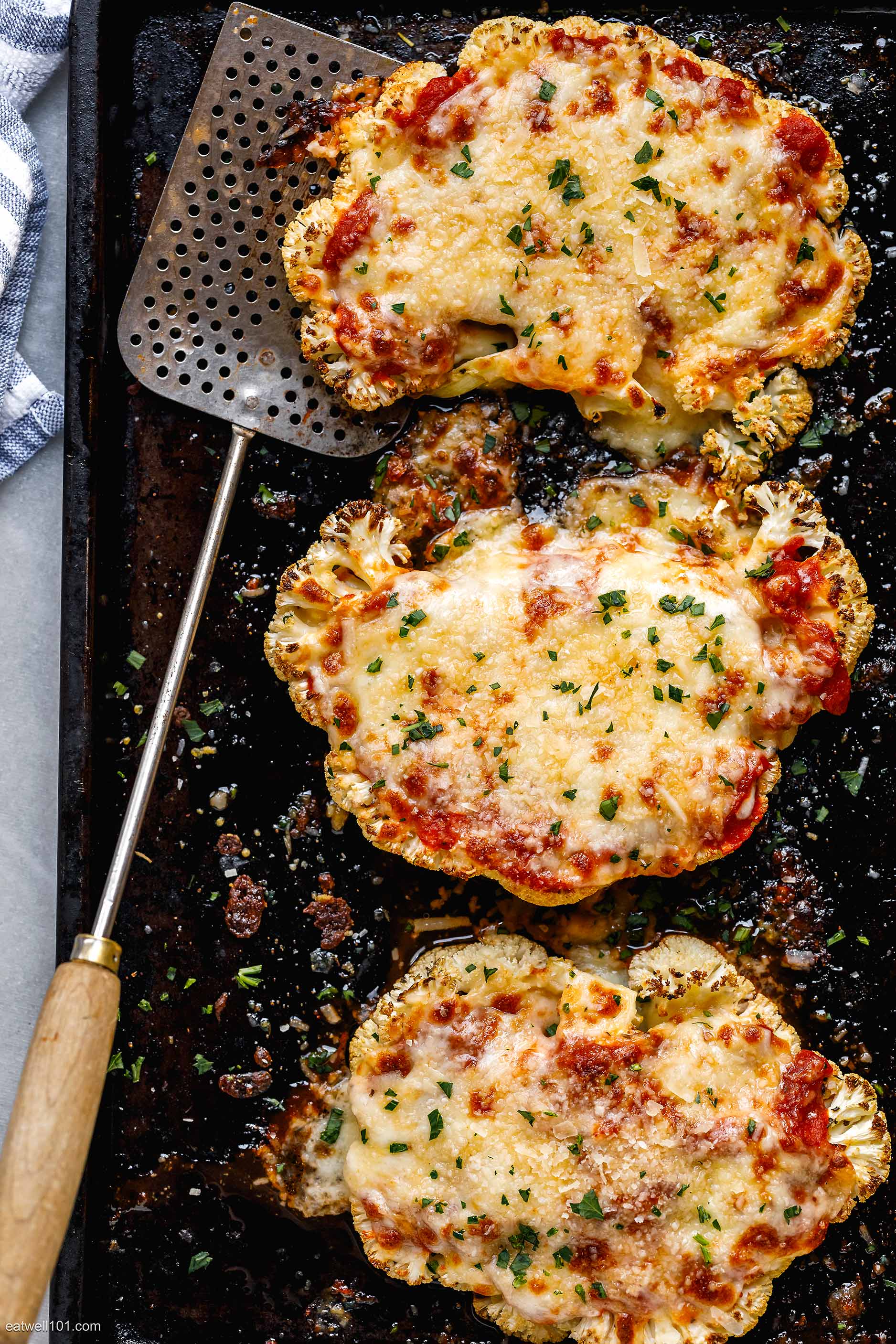 Baked Cauliflower Parmesan - #recipe by #eatwell101 - https://www.eatwell101.com/cauliflower-parmesan-recipe