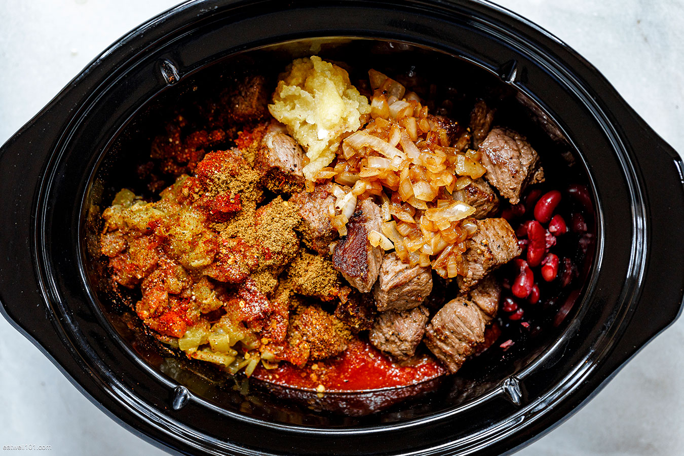 how to cook beef chili in the crockpot