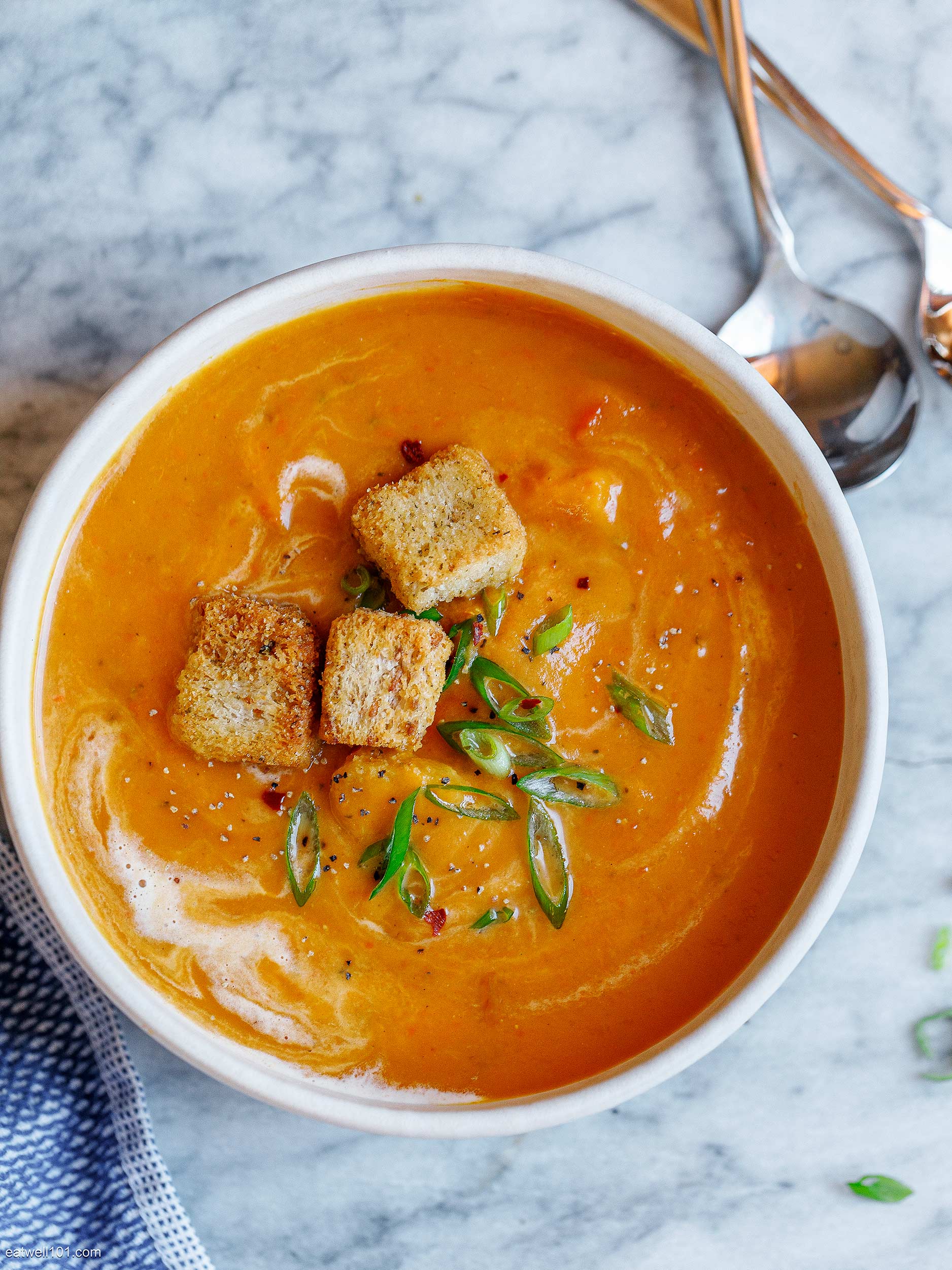 https://www.eatwell101.com/wp-content/uploads/2021/10/pumpkin-curry-soup-with-coconut-milk.jpg