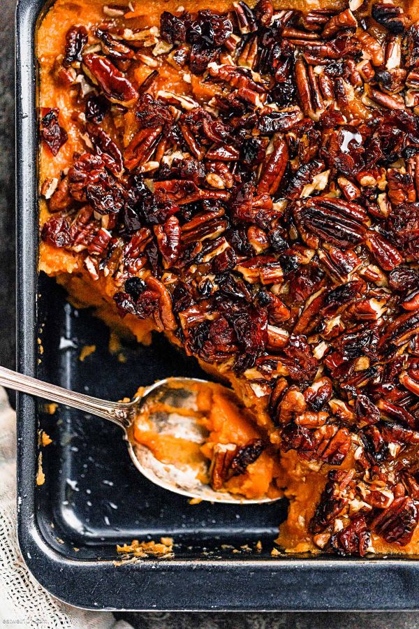 Crunchy Pecan Sweet Potato Casserole - #recipe by #eatwell101 - https://www.eatwell101.com/sweet-potato-casserole-recipe
