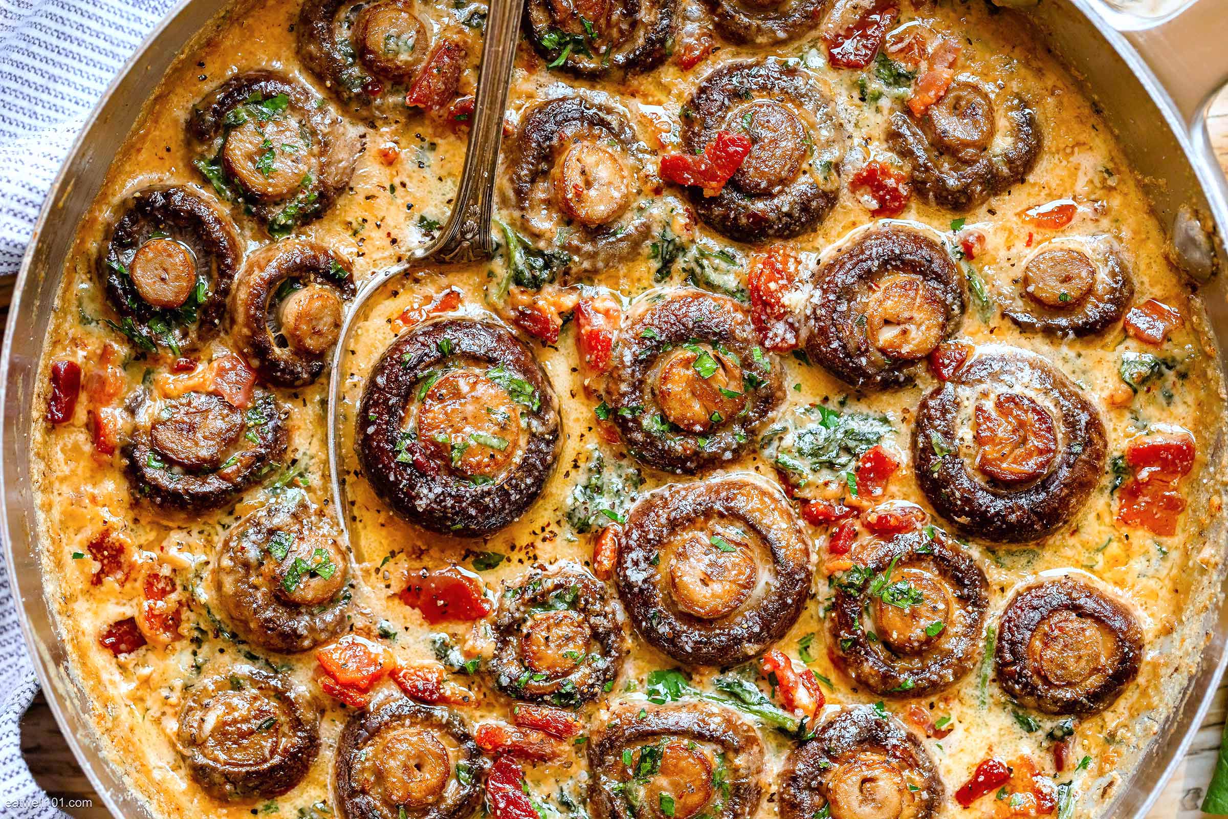 Creamy Garlic Mushrooms with Bacon Spinach