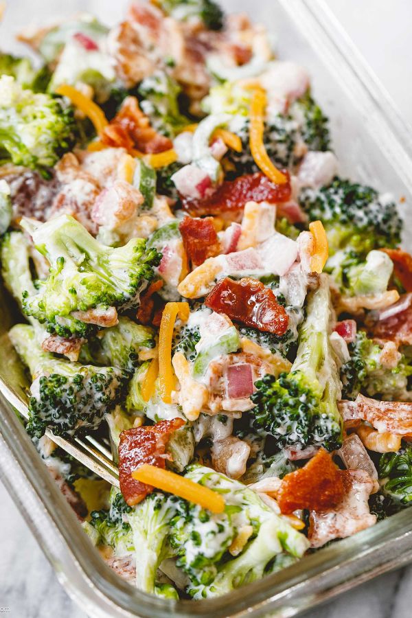 Creamy Broccoli Salad Meal Prep - #recipe by #eatwell101 - https://www.eatwell101.com/meal-prep-broccoli-salad-recipe