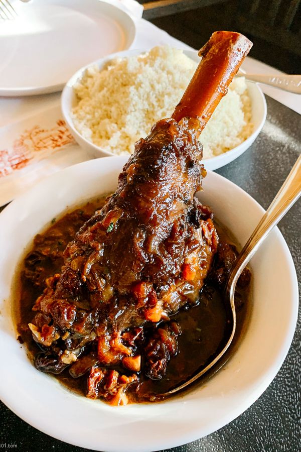 Easy Crockpot Lamb Shank - #recipe by #eatwell101 - https://www.eatwell101.com/crockpot-lamb-shank-recipe