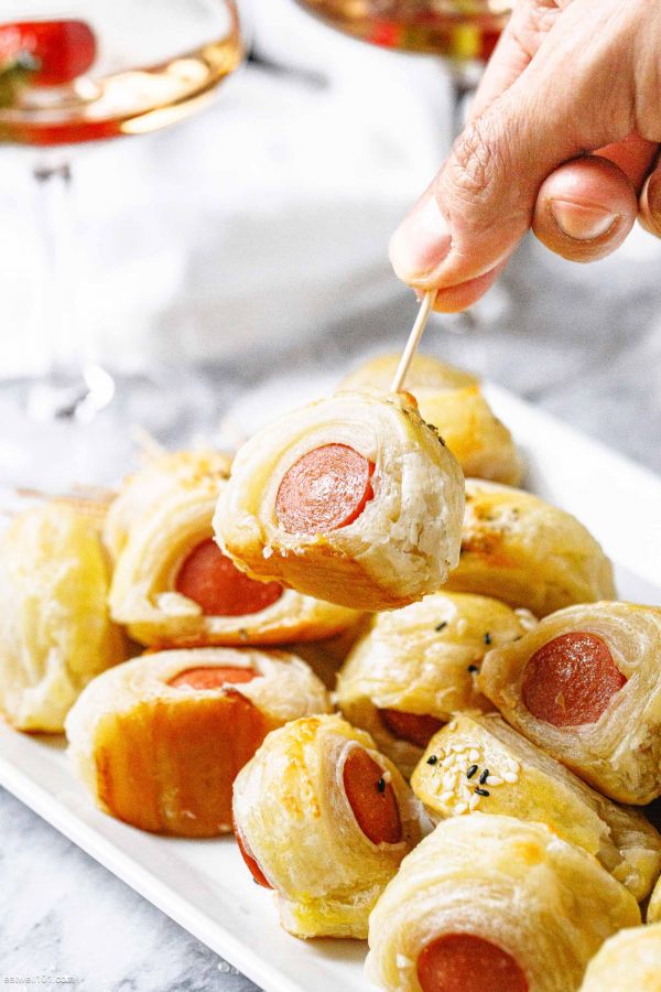 Puff Pastry Pigs in a Blanket - #recipe by #eatwell101 - https://www.eatwell101.com/puff-pastry-pigs-in-a-blanket-recipe