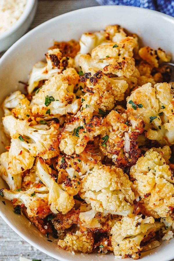 Garlic Parmesan Roasted Cauliflower - #recipe by #eatwell101 - https://www.eatwell101.com/roasted-cauliflower-recipe