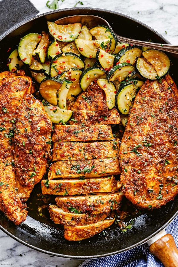 Garlic Chicken and Zucchini - #recipe by #eatwell101 - https://www.eatwell101.com/garlic-butter-chicken-breast-recipe