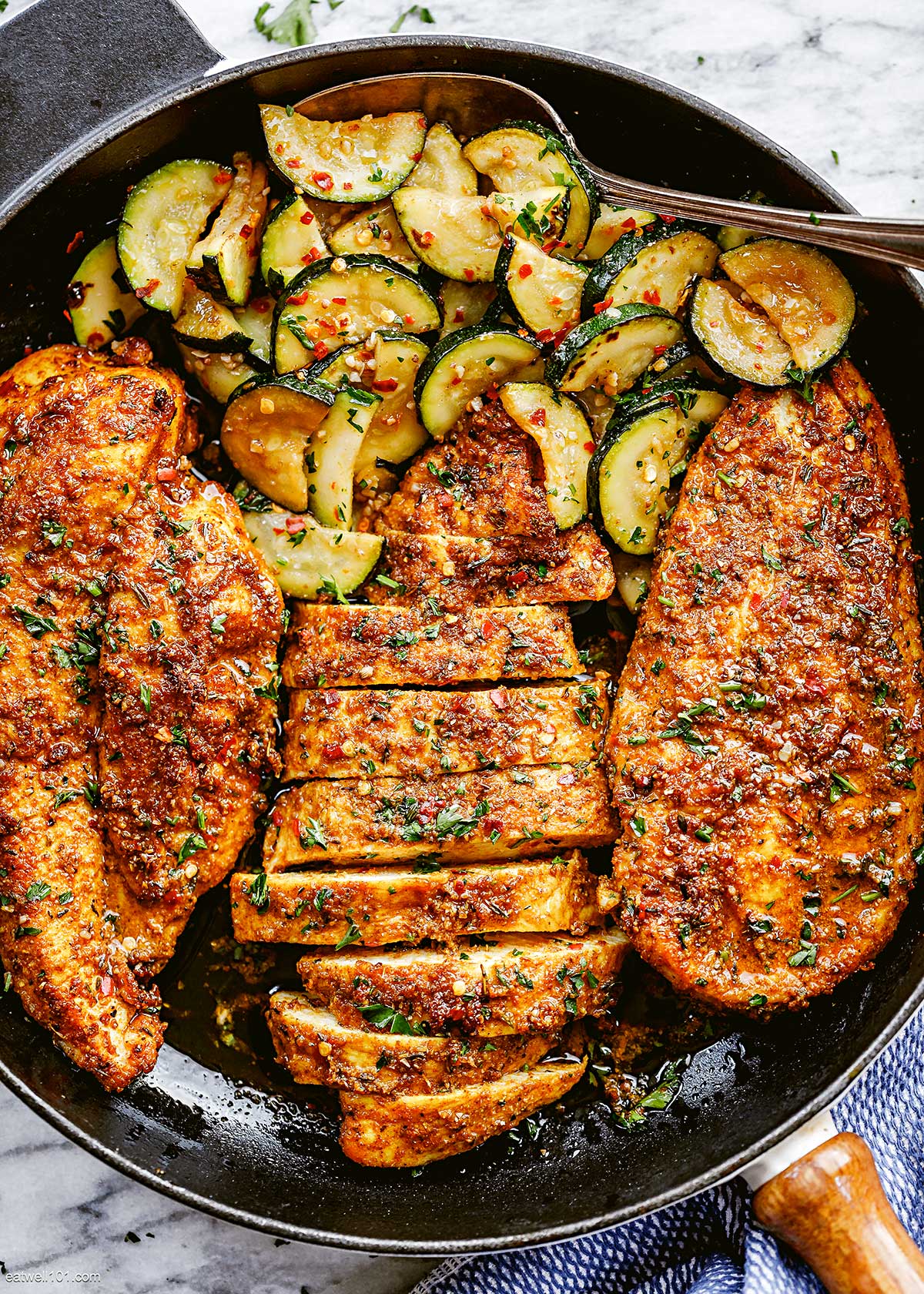 Garlic Chicken and Zucchini - #recipe by #eatwell101 - https://www.eatwell101.com/garlic-butter-chicken-breast-recipe