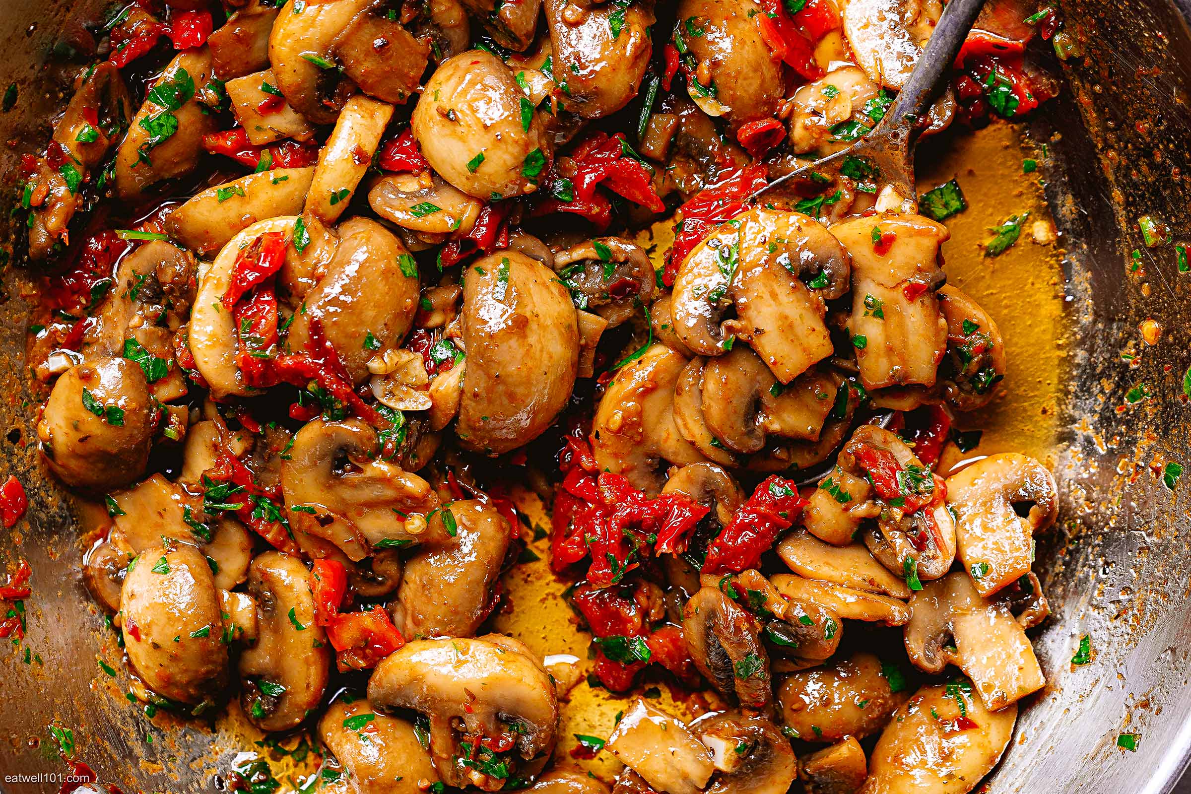 Garlic Mushrooms with Sun-Dried Tomatoes