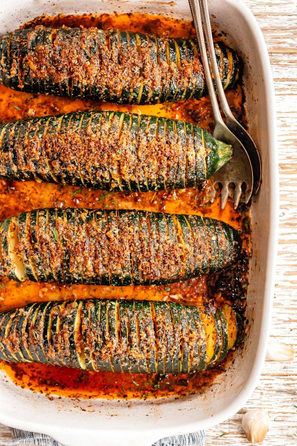 Garlic Parmesan Roasted Zucchini - #recipe by #eatwell101 - https://www.eatwell101.com/roasted-zucchini-recipe