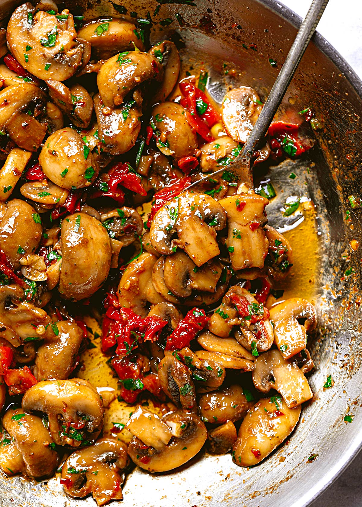 Garlic Mushrooms Recipe How To Cook Mushrooms Eatwell101