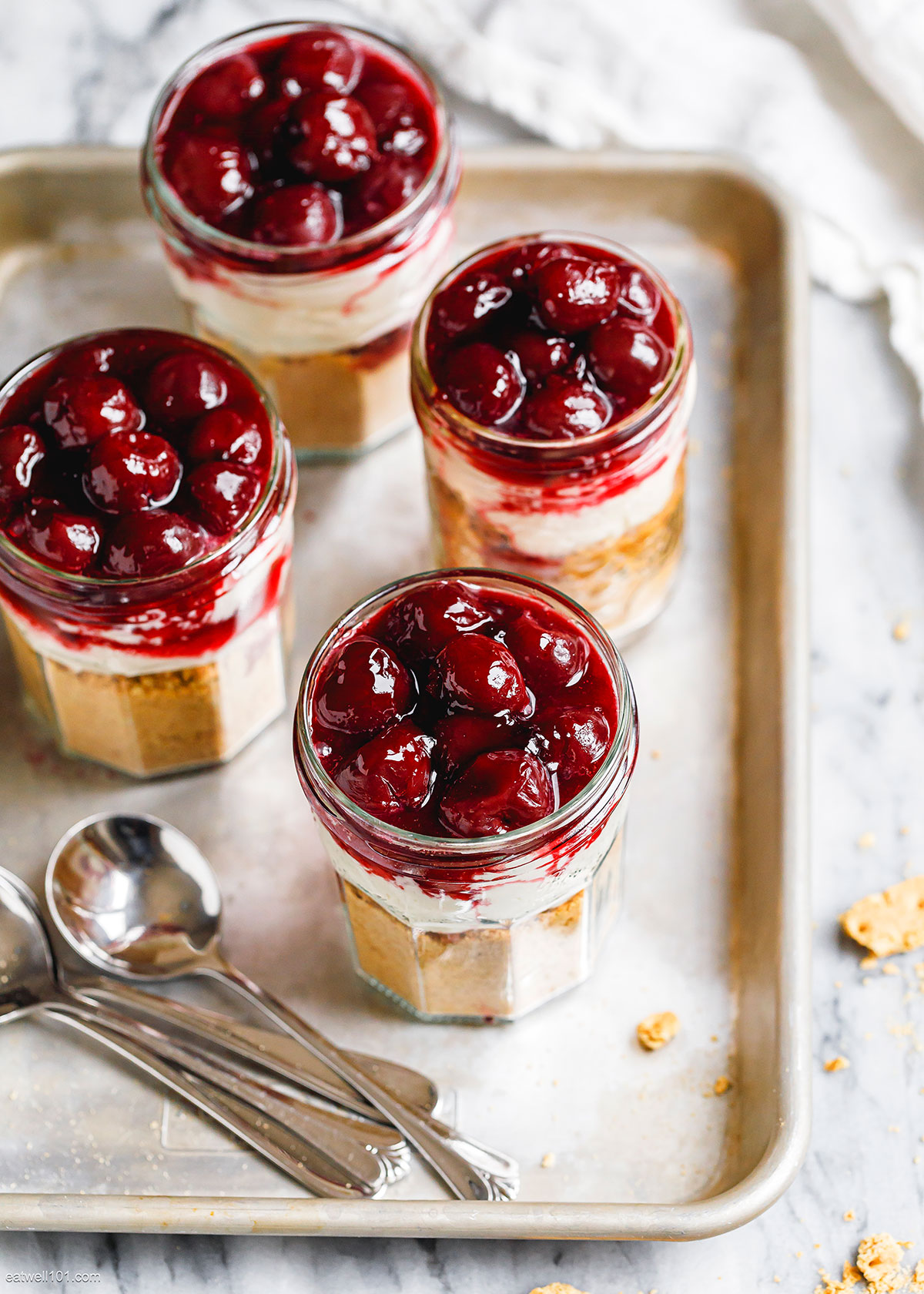 No-Bake Cherry Cheesecakes in a Jar