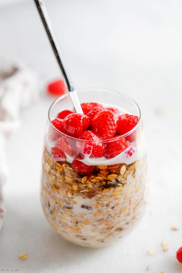 Honey Raspberry Overnight Oats - #recipe by #eatwell101 - https://www.eatwell101.com/raspberry-overnight-oats-recipe