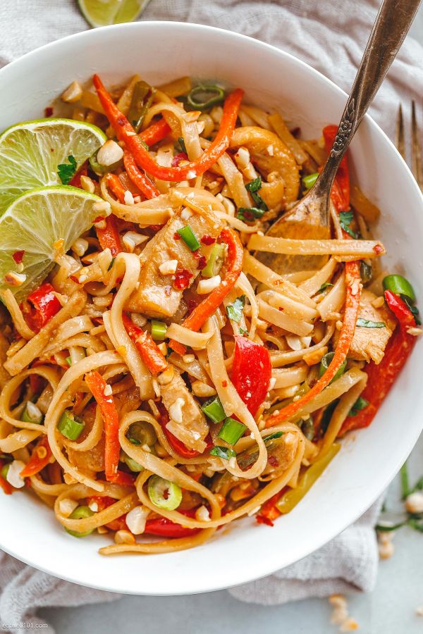 Instant Pot Chicken Pad-Thai {Gluten-Free} - #recipe by #eatwell101 - https://www.eatwell101.com/instant-pot-pad-thai-recipe