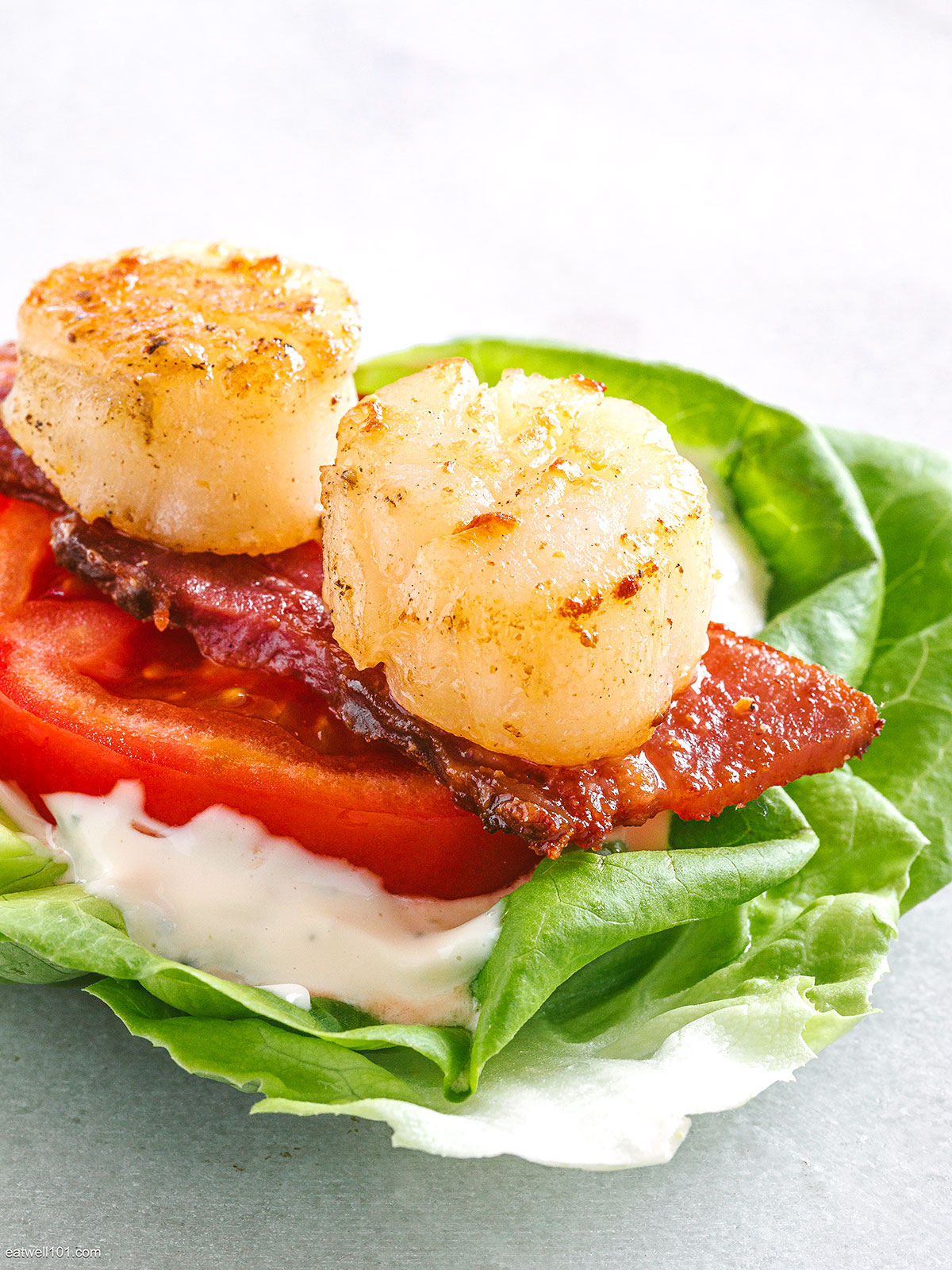 Sea Scallops BLT Lettuce Wraps - #recipe by #eatwell101 - https://www.eatwell101.com/sea-scallops-blt-lettuce-wraps-recipe