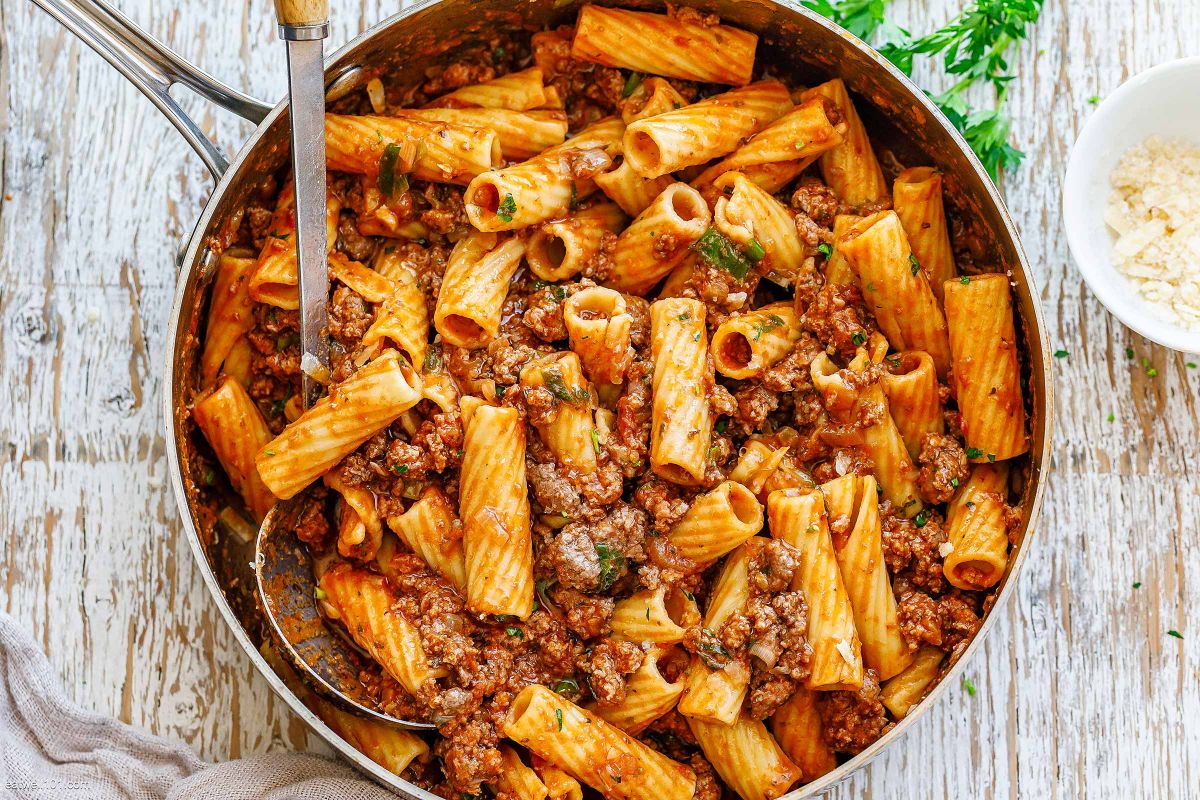 Beef Pasta in Tomato Sauce {Beef Ragu Pasta}