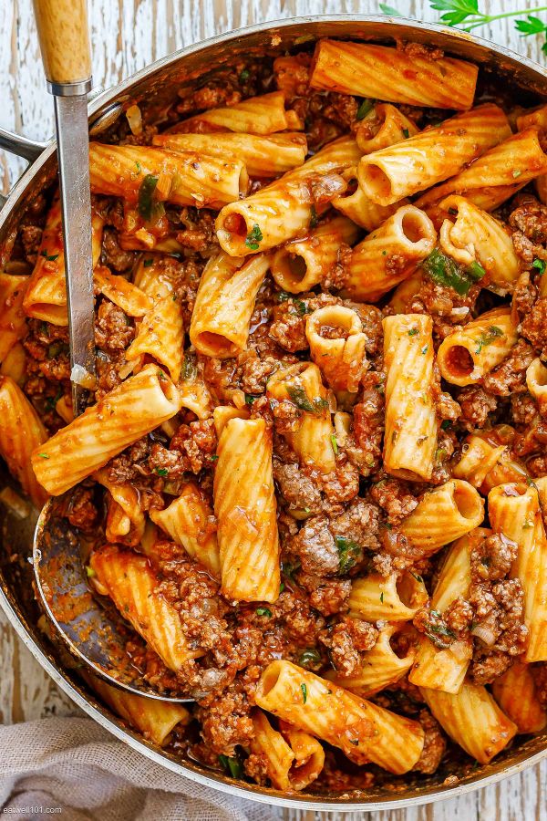 Beef Pasta in Tomato Sauce {Beef Ragu Pasta} - #recipe by #eatwell101 - https://www.eatwell101.com/beef-pasta-recipe
