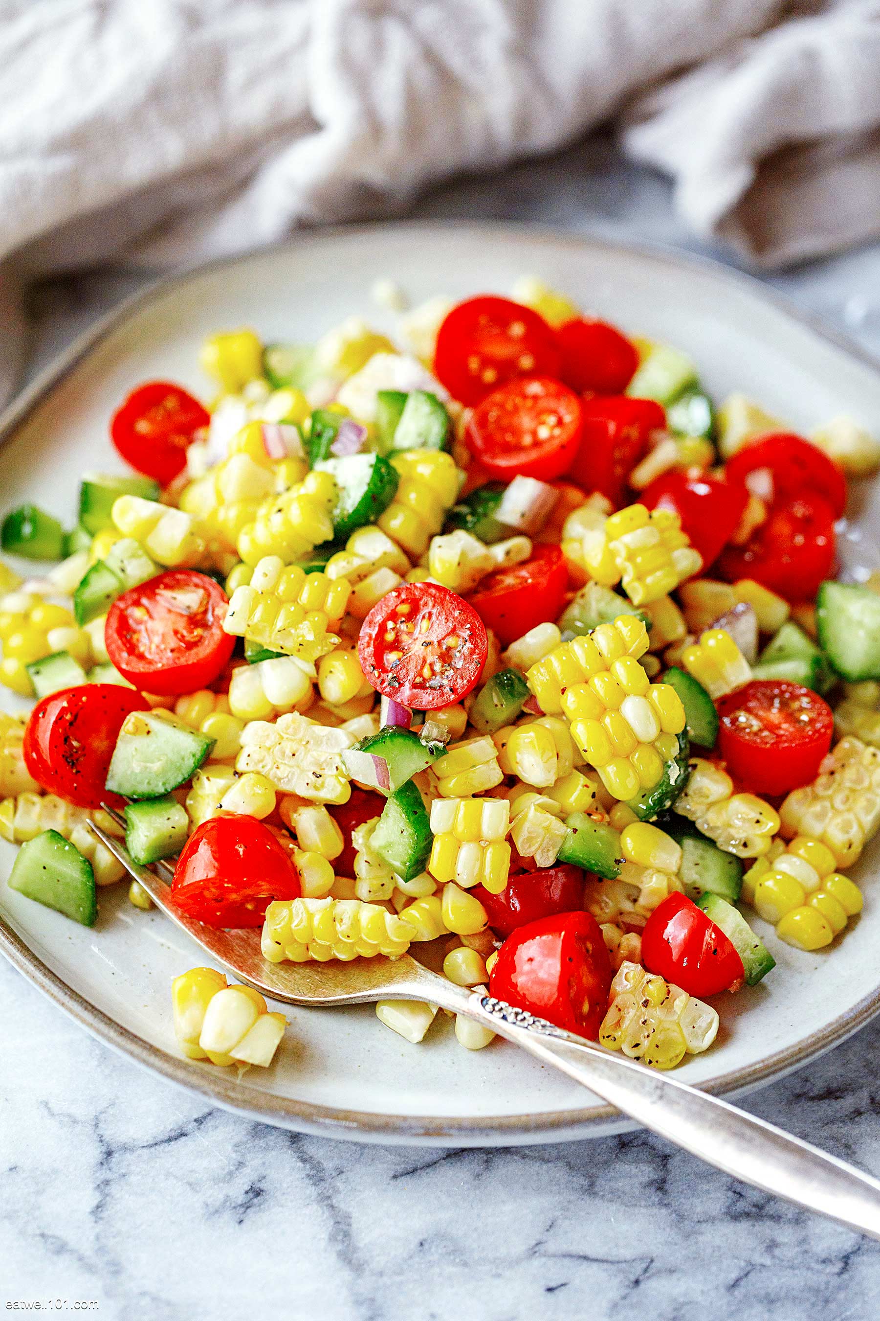 Tomato Corn Salad Recipe Easy Corn Tomato Salad Eatwell101 tomato-corn-salad-recipe-easy-corn-tomato-salad-eatwell101