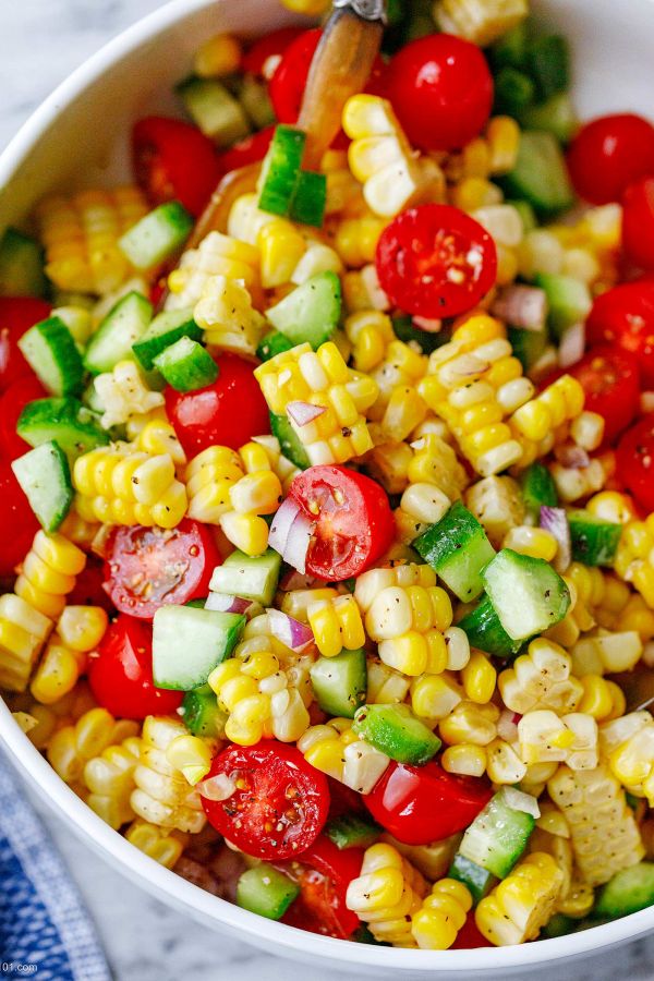 Tomato Corn Salad {Fresh & Juicy} - #recipe by #eatwell101 - https://www.eatwell101.com/tomato-corn-salad