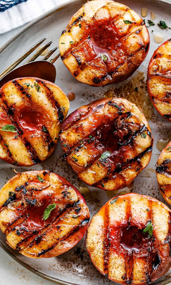 Grilled Peaches With Vanilla Maple Glaze