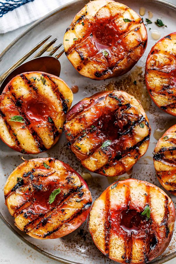 Grilled Peaches With Vanilla Maple Glaze - #recipe by #eatwell101 - https://www.eatwell101.com/healthy-grilled-peaches-recipe