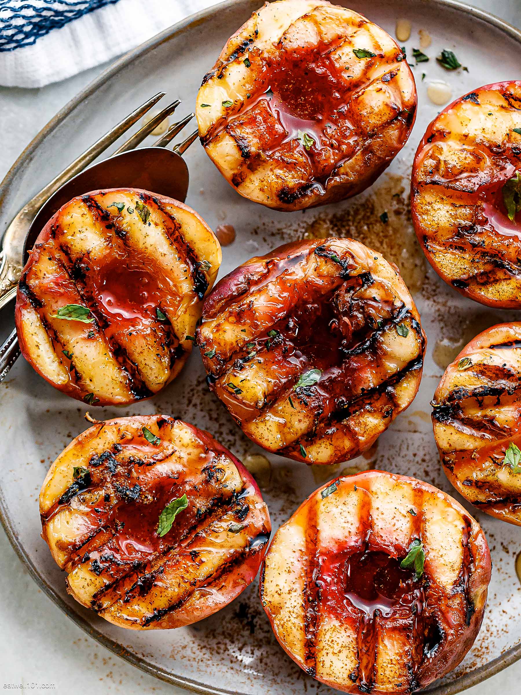 How To Grill Peaches (Healthy Summer Dessert Recipe)