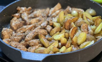 Garlic Butter Chicken and Potatoes Skillet