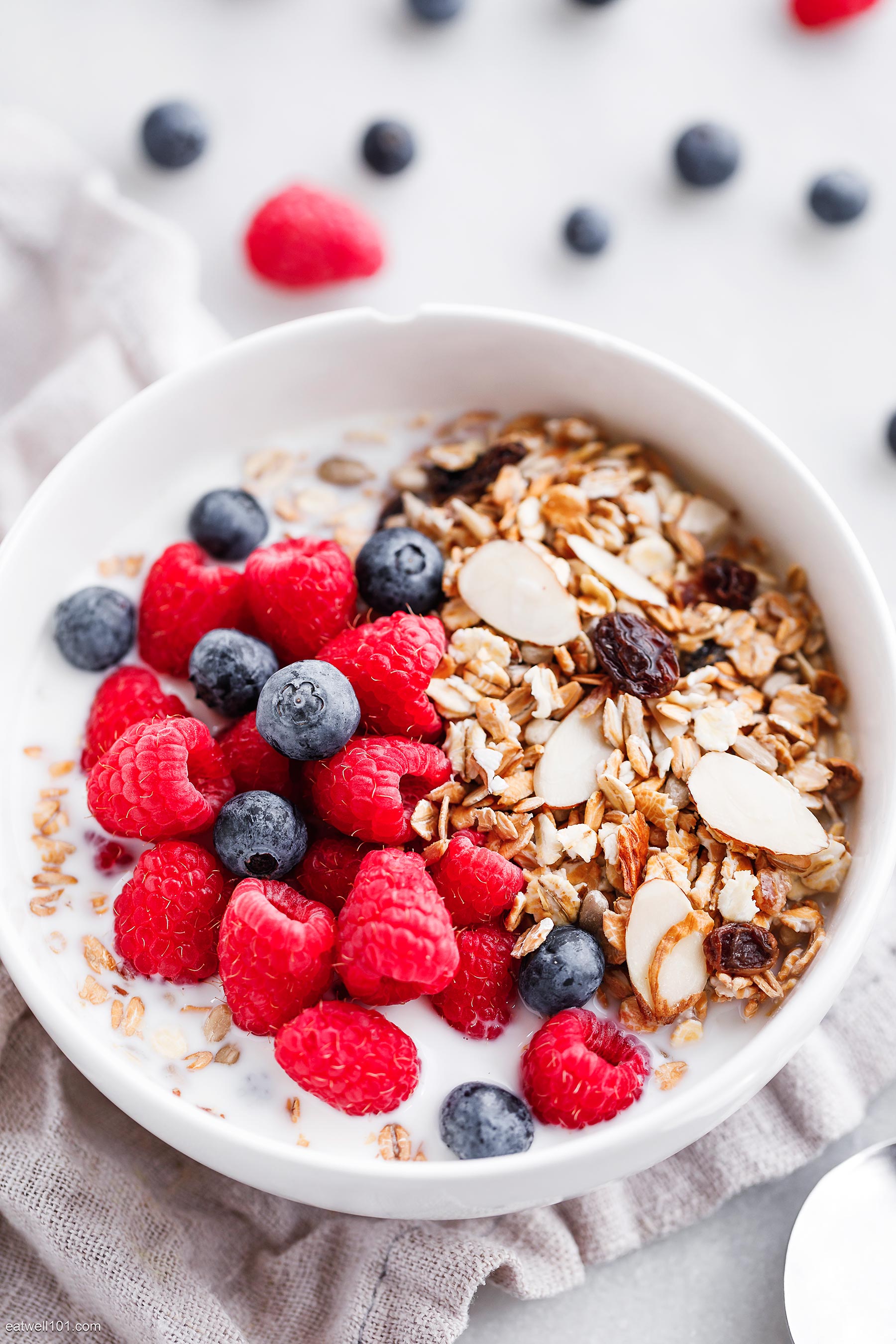 Healthy Muesli Breakfast Bowl Recipe Muesli Recipe Eatwell101 healthy-muesli-breakfast-bowl-recipe-muesli-recipe-eatwell101