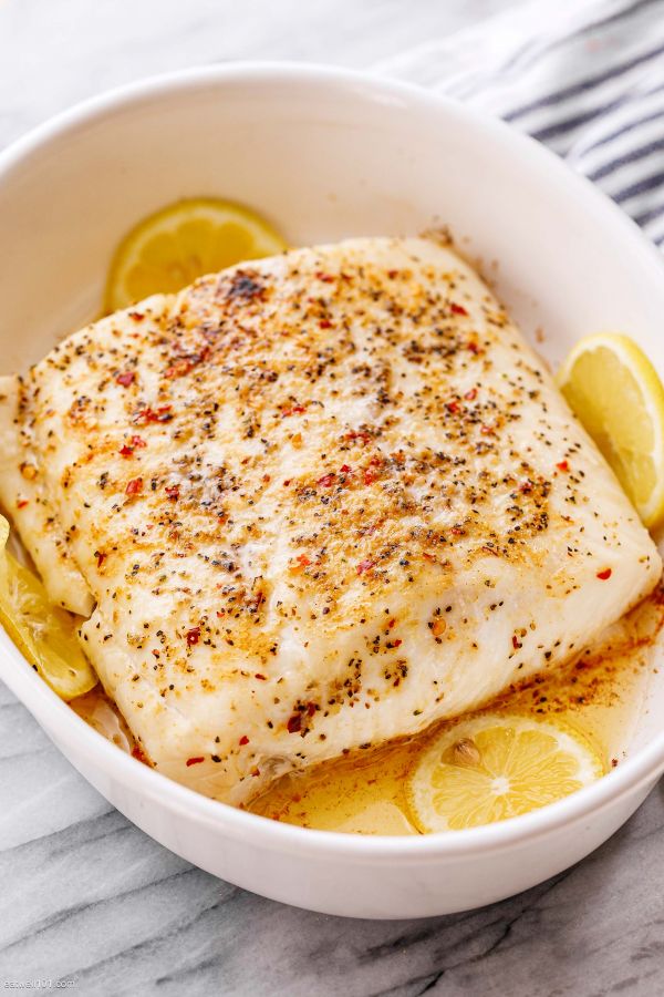 Baked Halibut with Lemon Butter - #recipe by #eatwell101 - https://www.eatwell101.com/how-to-bake-halibut-in-the-oven