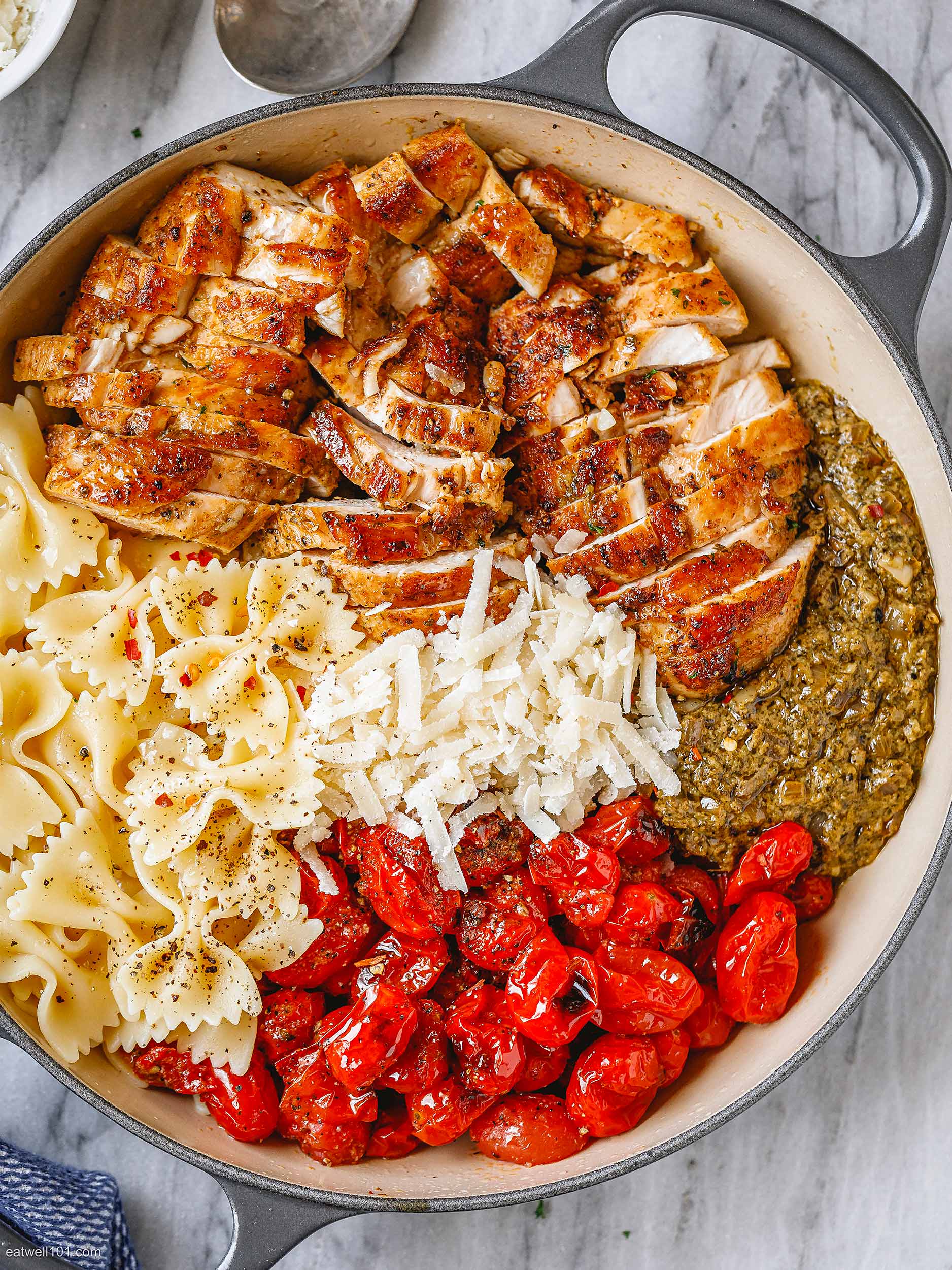 easy-pesto-chicken-pasta-recipe-chicken-pasta-dinner-eatwell101