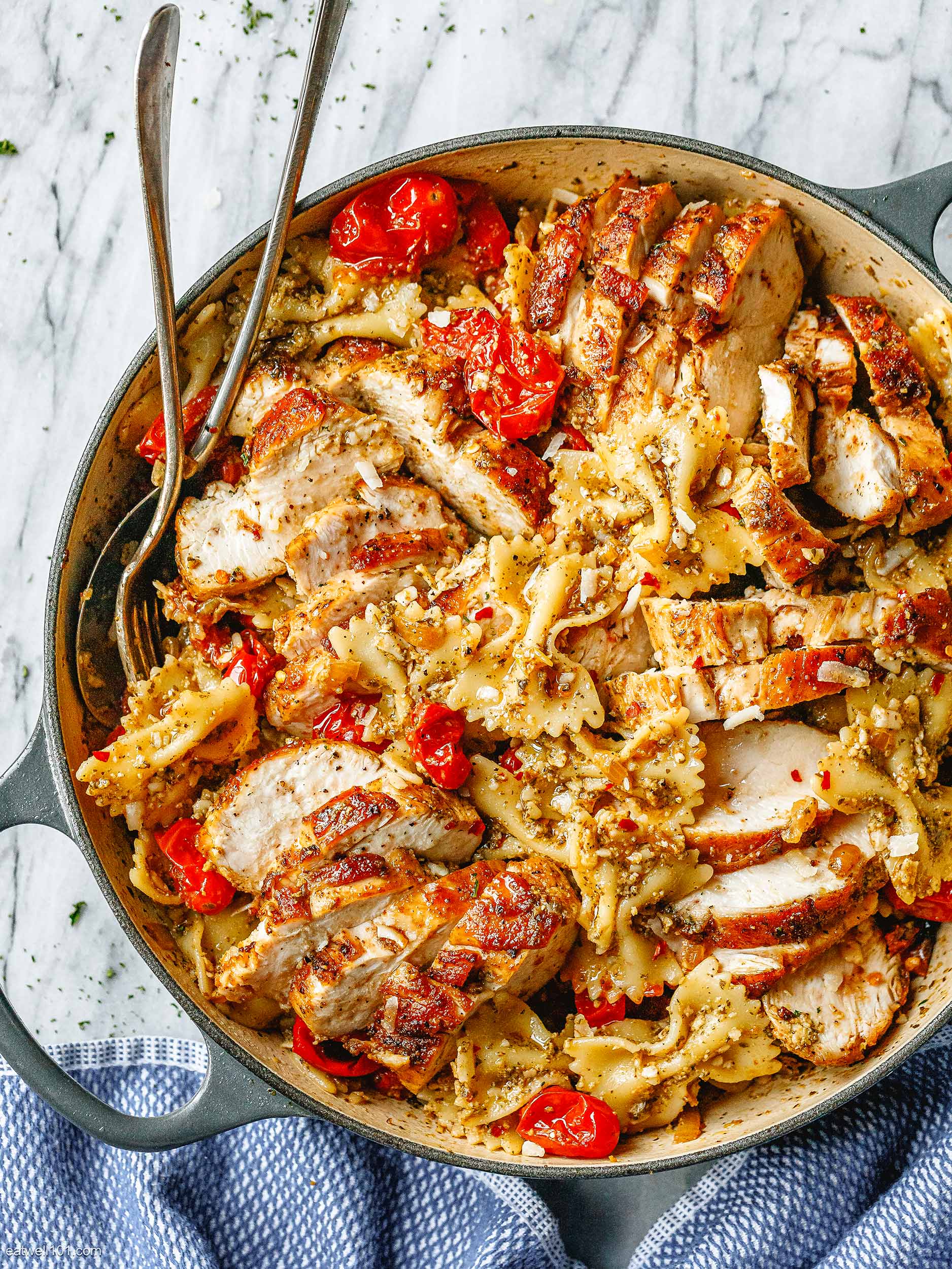 Easy Pesto Chicken Pasta Recipe – Chicken Pasta Dinner — Eatwell101