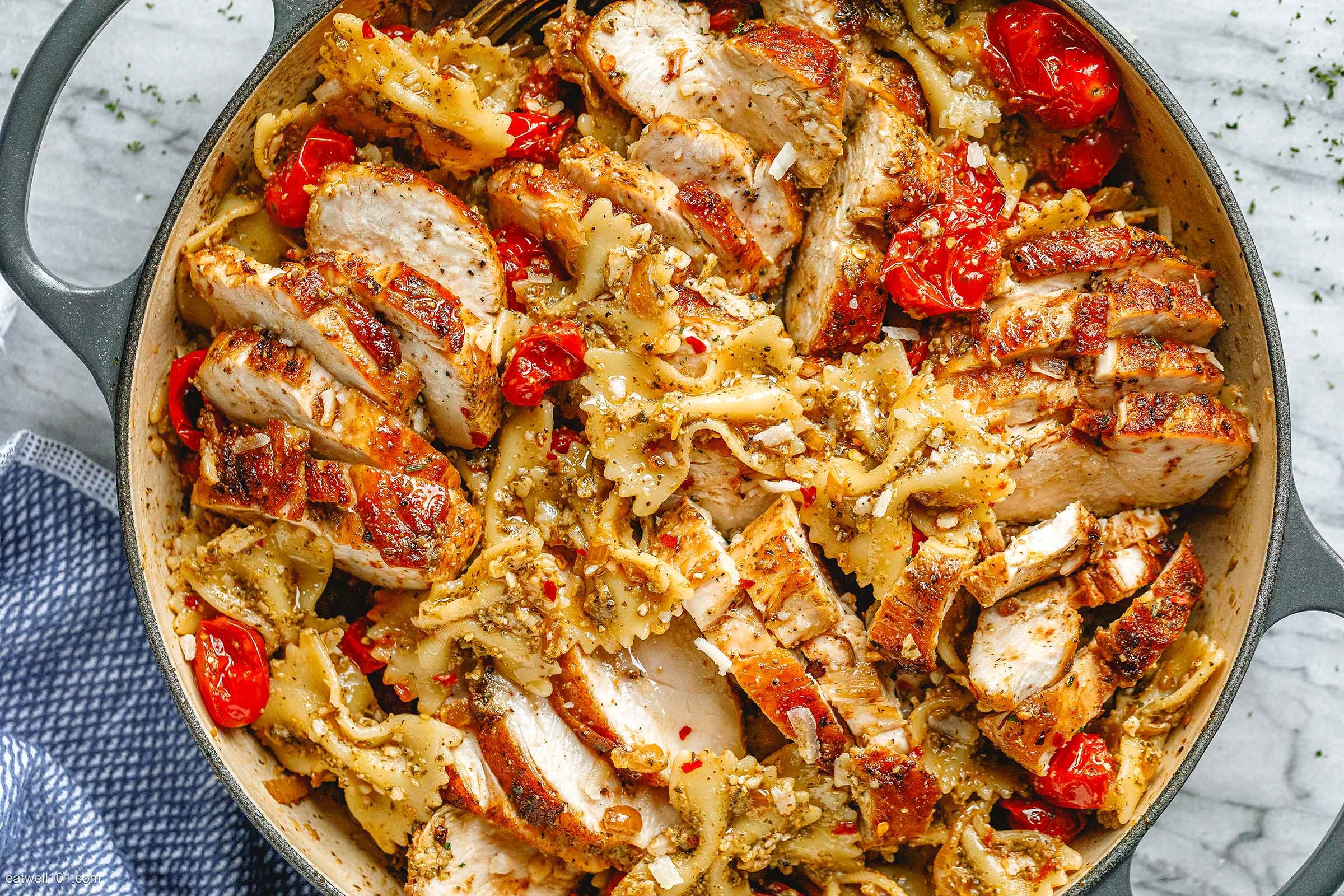 Easy Pesto Chicken Pasta Recipe – Chicken Pasta Dinner — Eatwell101