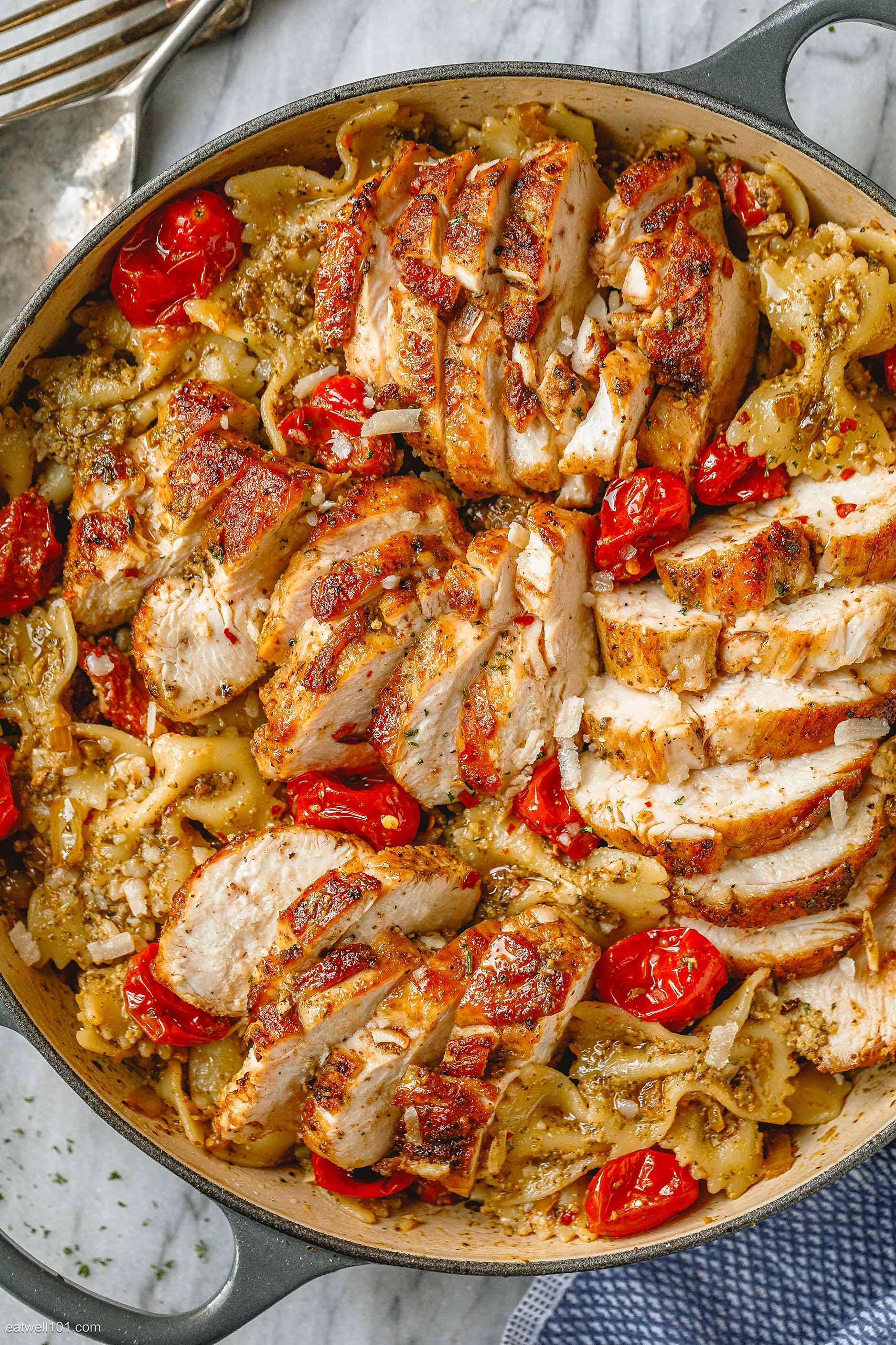 Easy Pesto Chicken Pasta Recipe – Chicken Pasta Dinner — Eatwell101