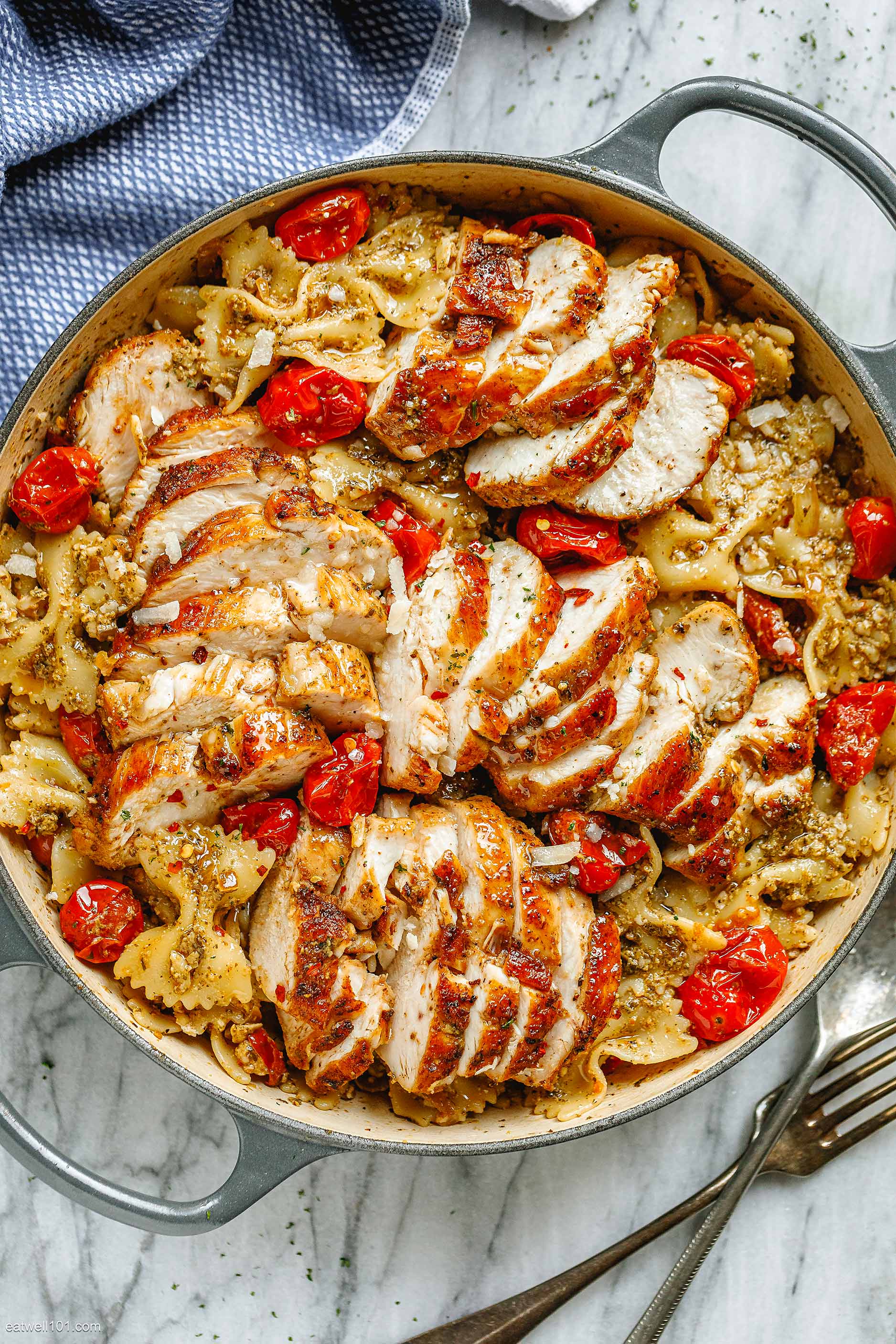 Easy Pesto Chicken Pasta Recipe – Chicken Pasta Dinner — Eatwell101