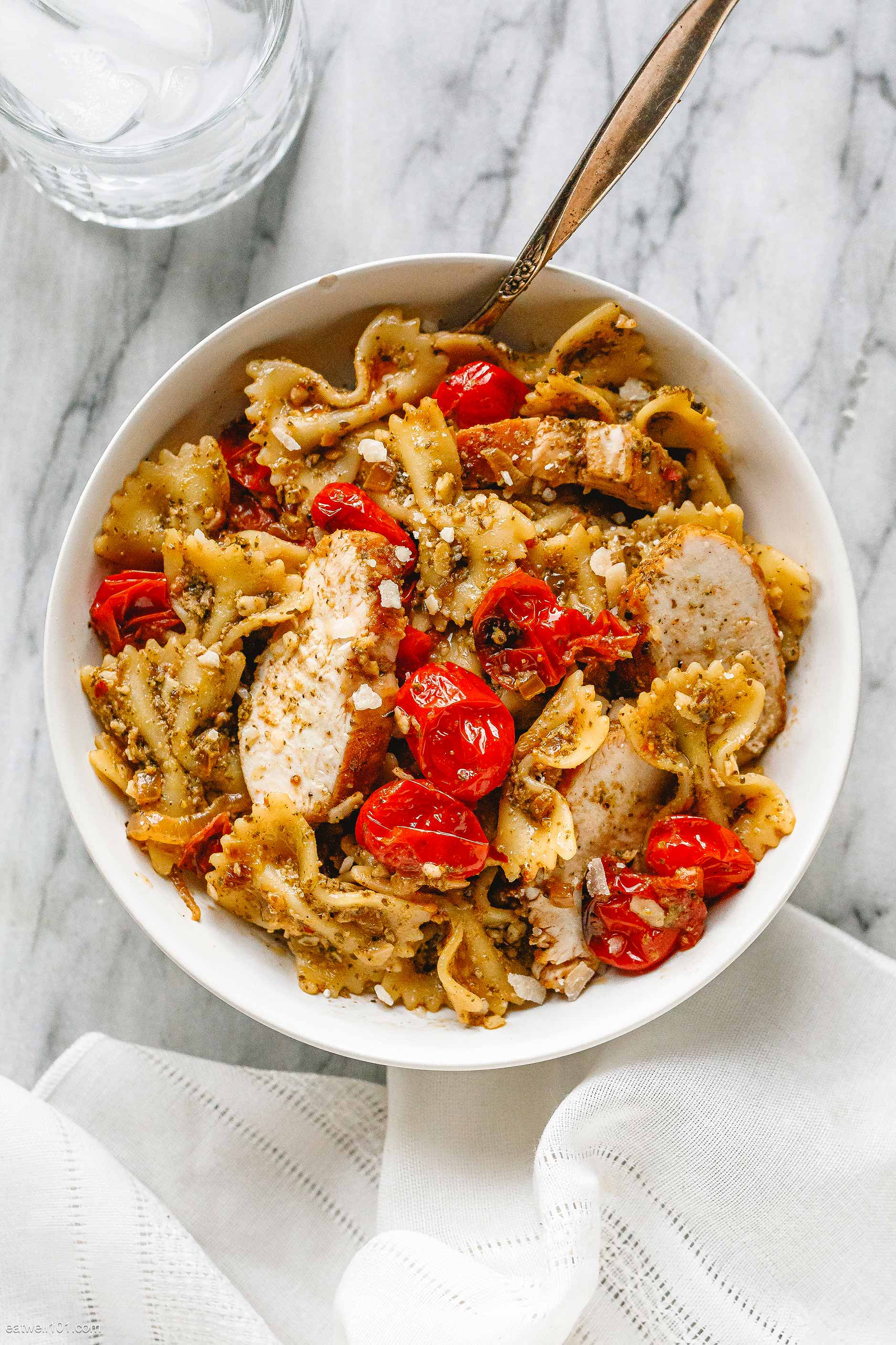 Easy Pesto Chicken Pasta Recipe Chicken Pasta Dinner — Eatwell101